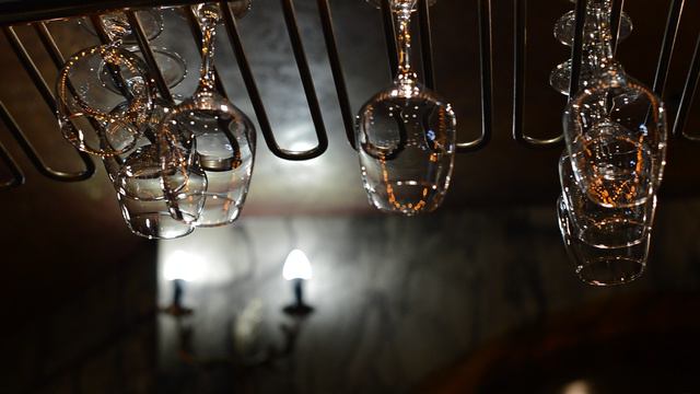 Стеклянные бокалы