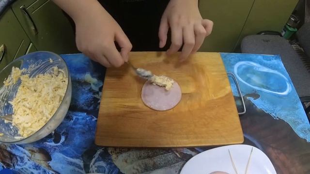 Как приготовить закусочные рулетики. смотреть онлайн