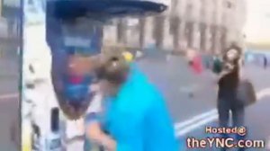 Девушки спортсменки крутят вертушки на улице! Реально умеют!