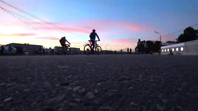 На ТАНКЕ в Макдональдс Паркуемся на Красной Площади Говорим с подписчиками смотреть онлайн