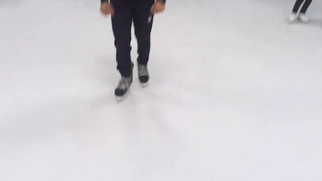 Урок 6 Как тормозить на коньках спиной смотреть онлайн