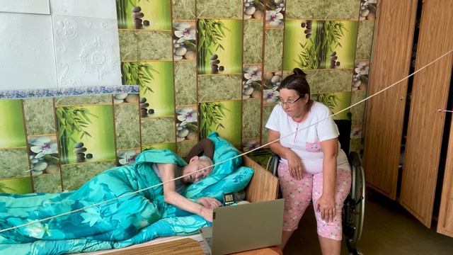 Хрен с двумя тысячами ,сходи купи новое радио-канючит дед. смотреть онлайн