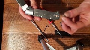 Внутреннее устройство выкидного ножа с сдвижной гардой.