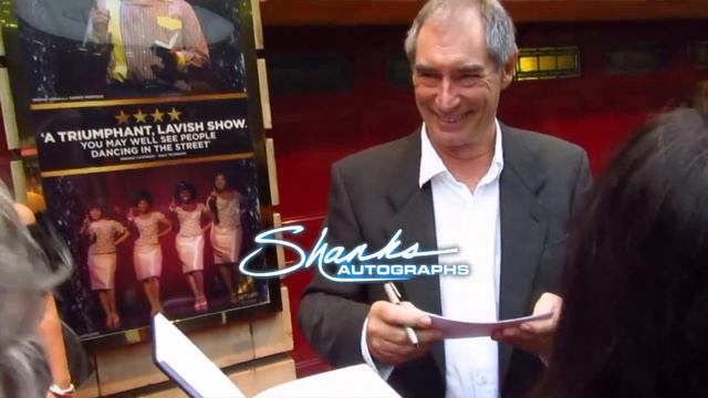 Timothy Dalton Signing Autographs at London Theatre James Bond 007- Shanks смотреть онлайн