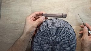 Как сделать ручки для корзинки DIY / Как крепить деревянные  ручки к изделиям из газетных трубочек!
