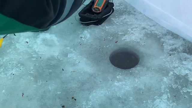 ЛОВЛЯ ЛЕЩА ЗИМОЙ НА КОРОМЫСЛО!!!! смотреть онлайн