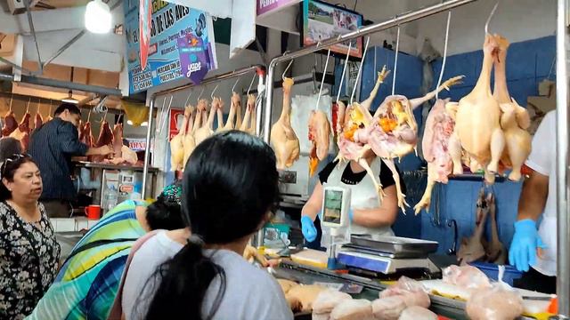 Какие продукты продаются на рынке в районе Хесус-Мария. смотреть онлайн