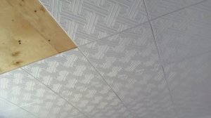 Ремонт обои поклеены стены побелены