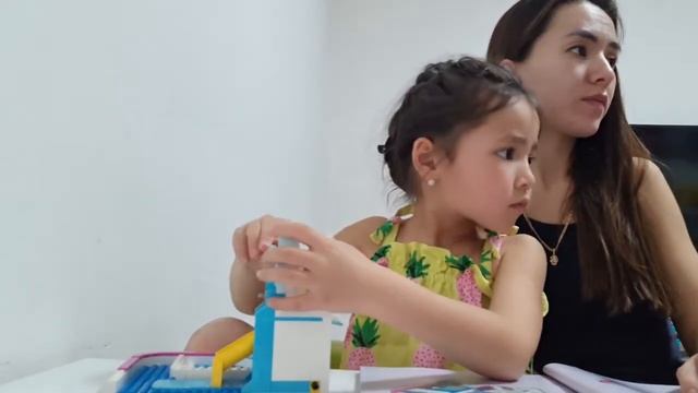 Семейный архив. Сборка Лего. На память. Дарина 6 лет, Марат 4 года. смотреть онлайн