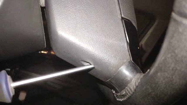 снятие кнопок управления с руля Opel Astra H