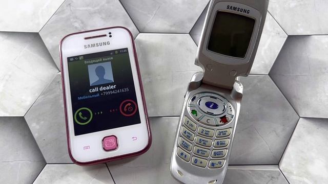 Two Old Phones Incoming/ Outgoing Call / Samsung Galaxy Young , Samsung A-800 Clamshell смотреть онлайн