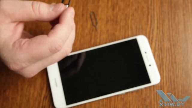 Как вставить SIM-карту в Huawei P8 Lite (2017) (XHW.BY)