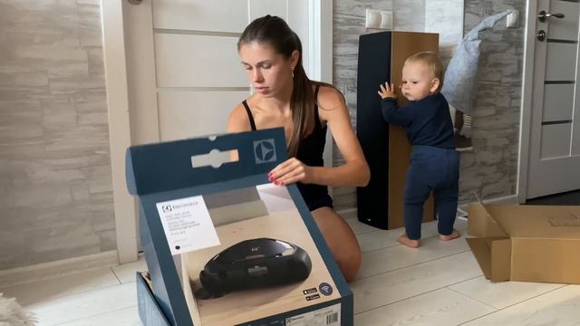 Электролюкс Purei9 (Electrolux pi9) распаковка и мини обзор робота-пылесоса смотреть онлайн