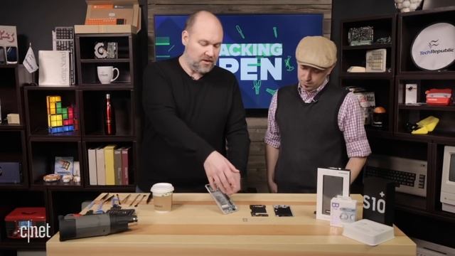Cracking Open the Galaxy S10 Plus смотреть онлайн