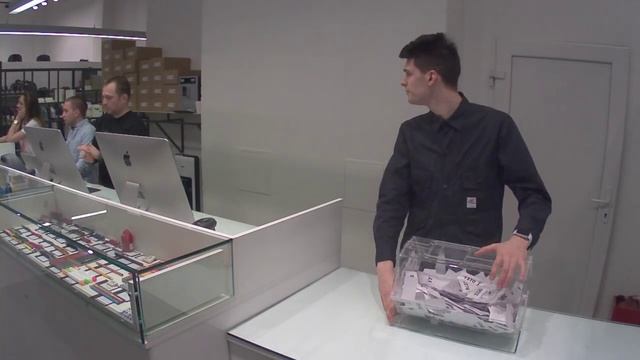 Оригинальные кроссовки Adidas Yeezy Boost 350 | Розыгрыш права на покупку Изи Буст 350 в Brandshop