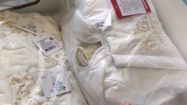 Коробка Собянина. Распаковка. Что дарят на рождение ребенка в Москве. смотреть онлайн