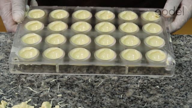 Making of White Chocolate Bonbons with Pistachio Cream by Godel Creations смотреть онлайн