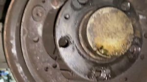 Замена задних тормозных колодок Skoda Fabia 2012.