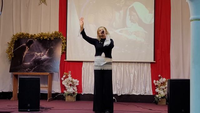 С Рождеством! Исполняет, Ирина Жаммаль.Автор песни Дарина Кочанжи.Церковь Живая вода.Хайфа,24.12.2 смотреть онлайн