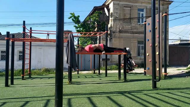 ГОРИЗОНТ ЕСТЬ? А если найду? Брусья для детей? Горизонт на низких брусьях | Планш на брусьях смотреть онлайн