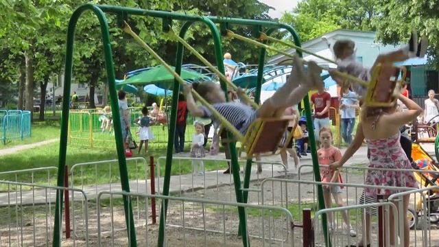 1.06.2017 видеоролик "День защиты детей" в парке" Усть-Лабинск смотреть онлайн