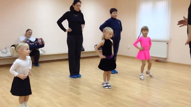 Фокстрот под музыку с детишками смотреть онлайн