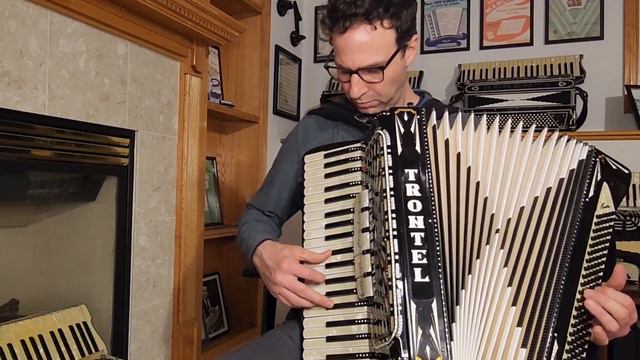 TING-A-LING WALTZ | ACCORDION SOLO смотреть онлайн