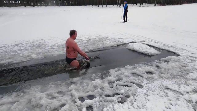 Купание в проруби смотреть онлайн