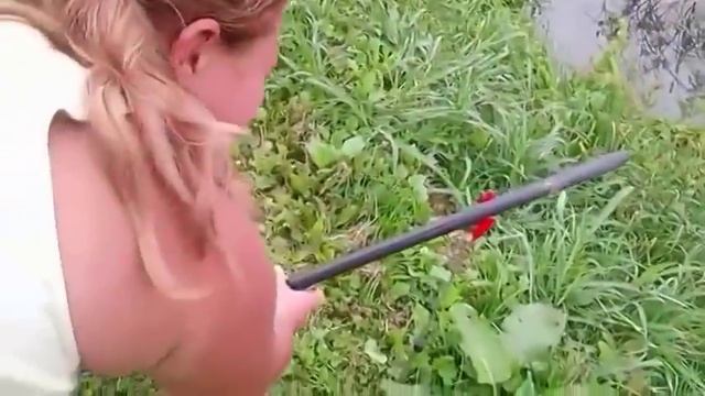 Разыграли спящего рыбака Sleeping fisherman смотреть онлайн