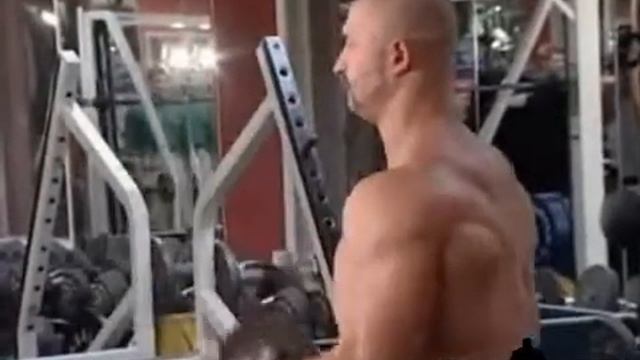 Сгибание рук со штангой стоя - BigMuscle.ru смотреть онлайн