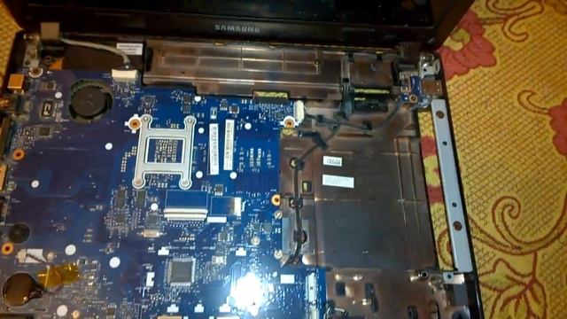 Как разобрать ноутбук Samsung R440 JA01
