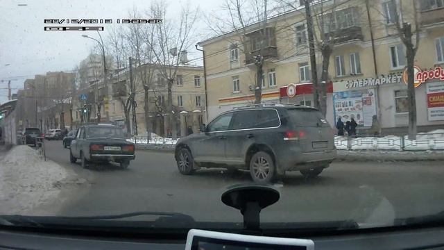 Белая Рио чуть не прижала. смотреть онлайн