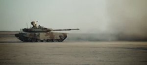 Российский танк Т-90МС на испытаниях в пустыне