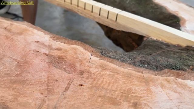 Building a Spectacular and Imposing Table from a Giant and Regal Tree Trunk: A Woodworking Feat смотреть онлайн