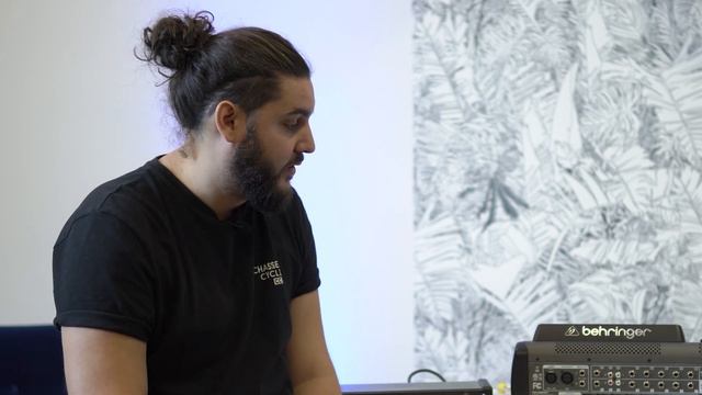 Les connectiques de la Behringer X32 смотреть онлайн