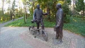 Памятник Б.М. Понтекорво и В.П. Джелепову в Дубне