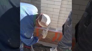 Покраска забора из кирпича своими руками. Покраска забора.