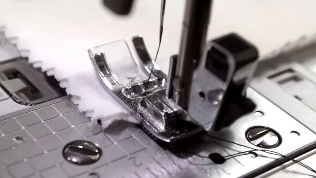 How To Sew a Zig Zag Stitch (Tutorial) смотреть онлайн