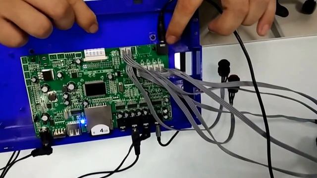 Headphone Demonstration Media Player With Customer Audio Input смотреть онлайн