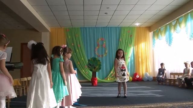 Мой дебют/Утренник в саду/Бежит ручеек смотреть онлайн