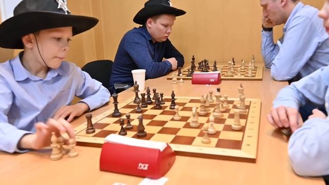 Шахматный турнир "Семейный Этюд" смотреть онлайн