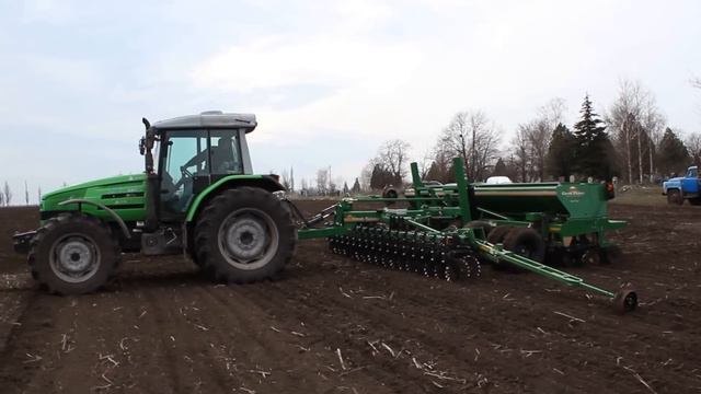 Agrotrac 620 + Great Plains CPH 2000 (1) смотреть онлайн