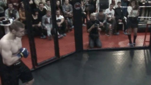 ММА. Лига аматорских боев "куZня". Александр «ТАЙ-ПЭН» Сенчуров VS Никита «CHELIOS» Дендебера смотреть онлайн