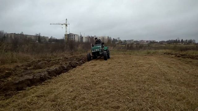 Самодельный трактор с дизелем Фольксваген осенняя вспашка целины смотреть онлайн