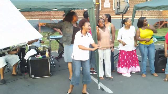 GWTTW PRAISE TEAM SINGING LIVE @ ROGER GARDENS PROJECTS смотреть онлайн
