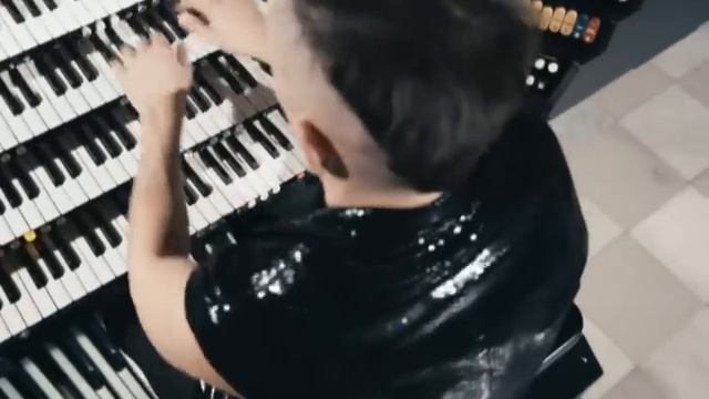 Cameron Carpenter - "Candide": Overture смотреть онлайн