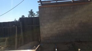 Навесной пол возле бассейна