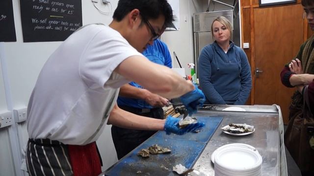 Устрицы на рынке Боро в Лондоне смотреть онлайн