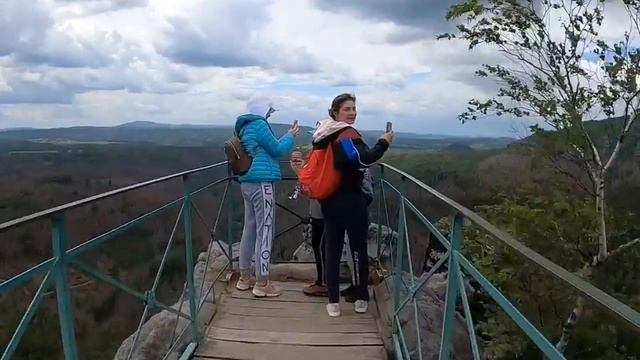 Поход в Чешскую Швейцарию смотреть онлайн