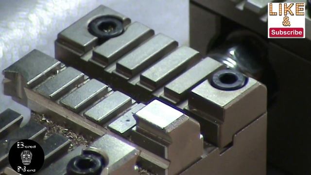 XHorse Dolphin XP-007 clearing out the excess area on a key I cut for a Ford chip laser cut key смотреть онлайн
